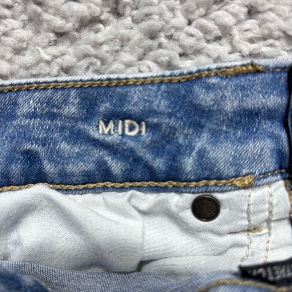 American Eagle Shorts Womens 2 Denim Midi Stretch Light Wash Distressed Raw Hem - Picture 3 of 5